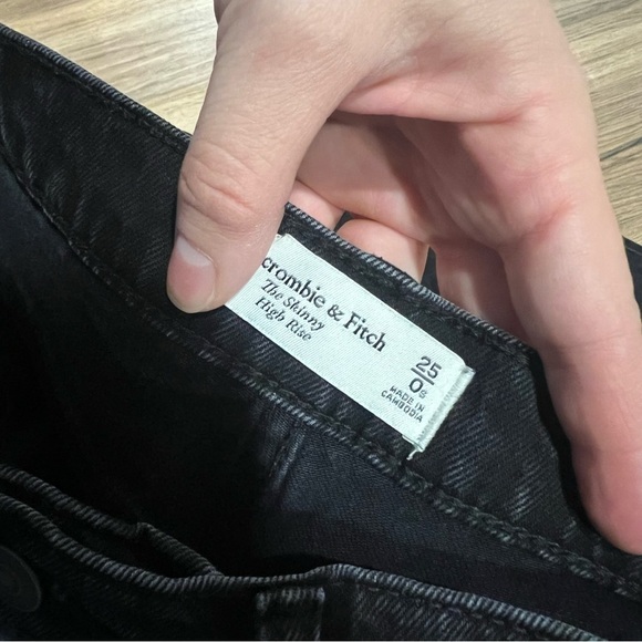 Abercrombie & Fitch High Rise Skinny Jean - Picture 5 of 7
